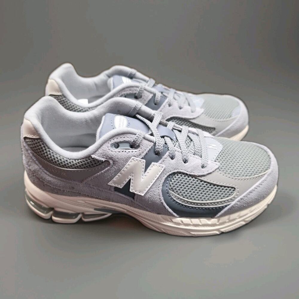 New Balance Boys 2002 Sneakers GC2002ST Suede Grey Size 4.5 NEW IN BOX!
